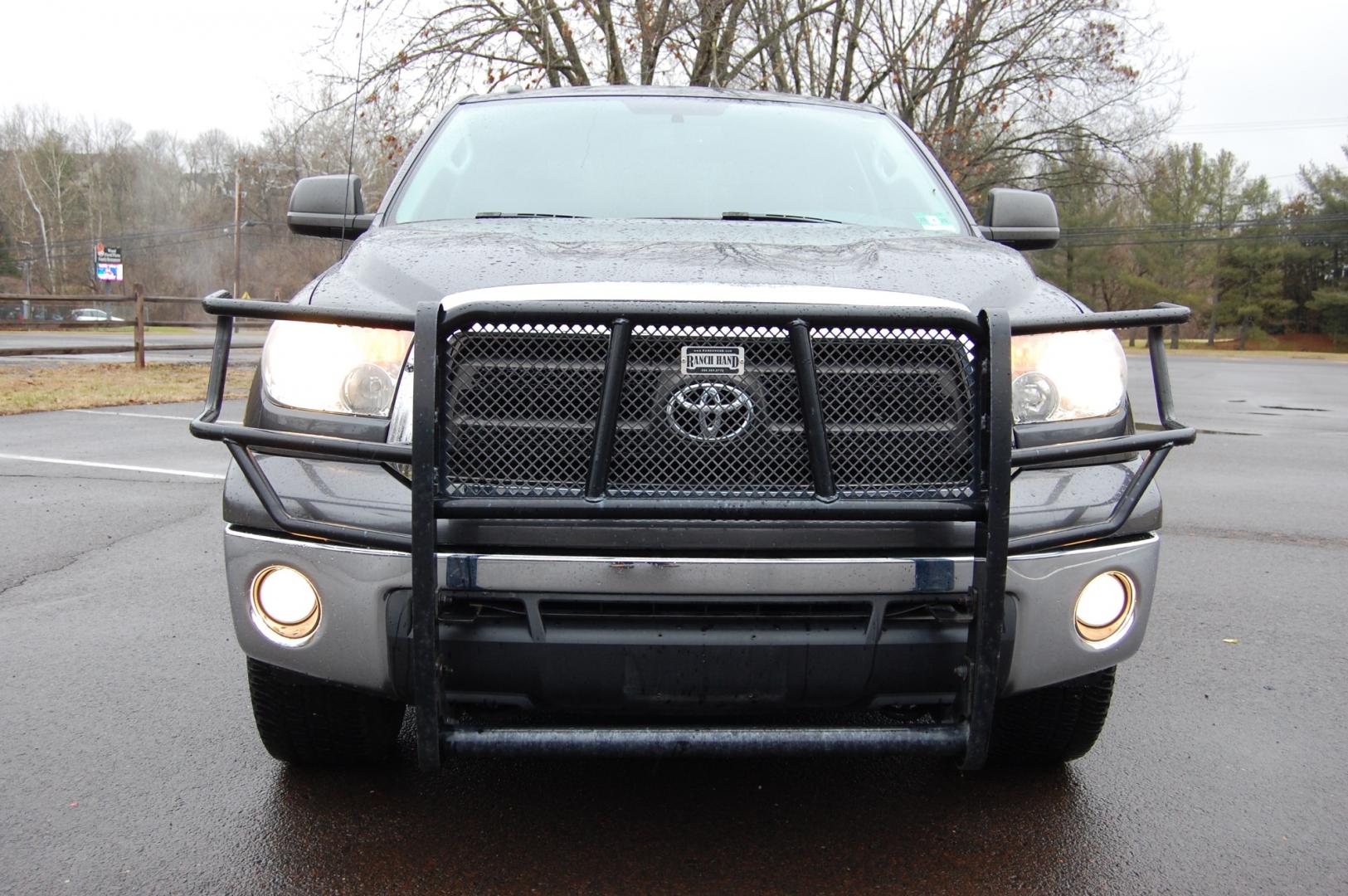 2013 Gray /Gray Cloth Toyota Tundra (5TFDW5F19DX) with an 5.7L V8 OHV 16V engine, Automatic transmission, located at 6528 Lower York Road, New Hope, PA, 18938, (215) 862-9555, 40.358707, -74.977882 - Photo#6